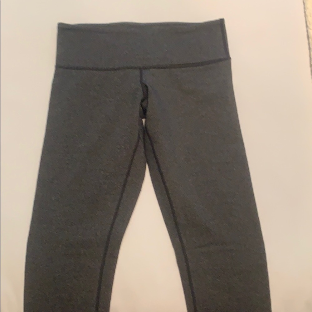 Gray lululemon cropped leggings